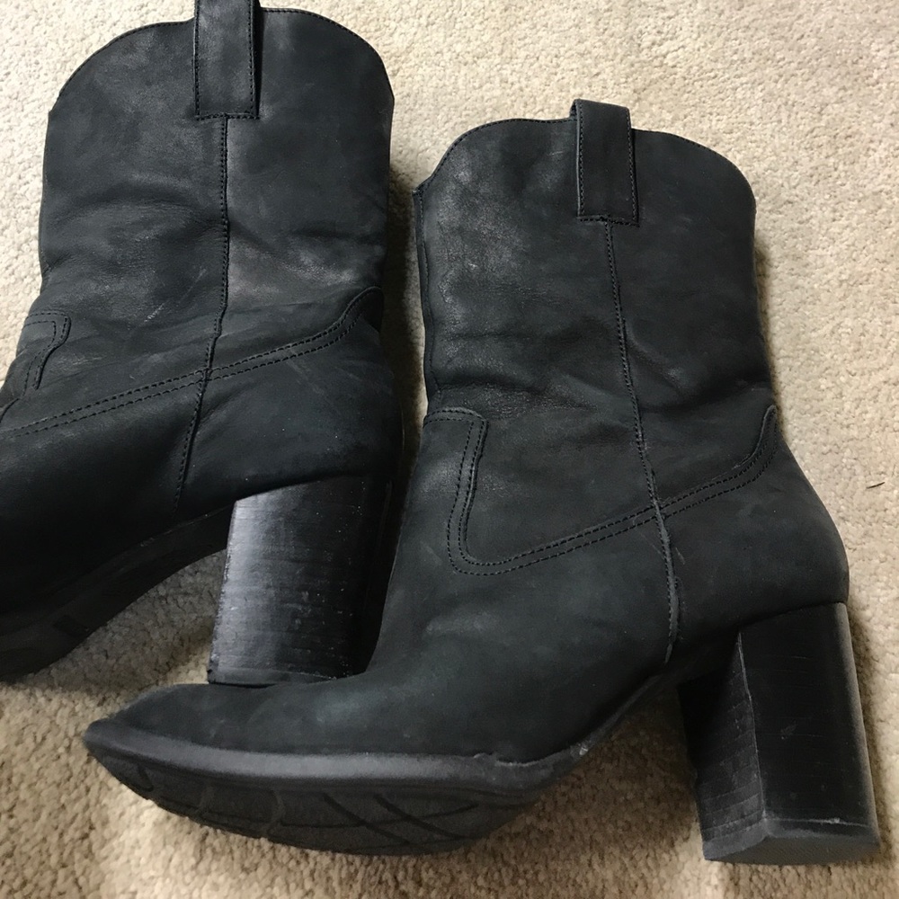 Boots - Picture 3 of 4
